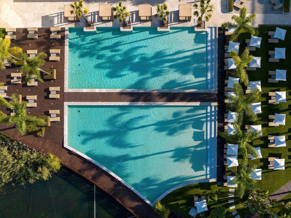 A piscina em ou perto de Domes Lake Algarve, Autograph Collection