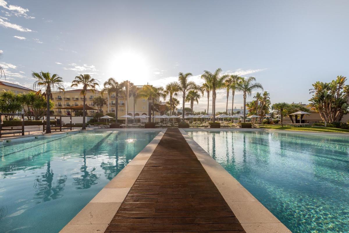 A piscina em ou perto de Domes Lake Algarve, Autograph Collection