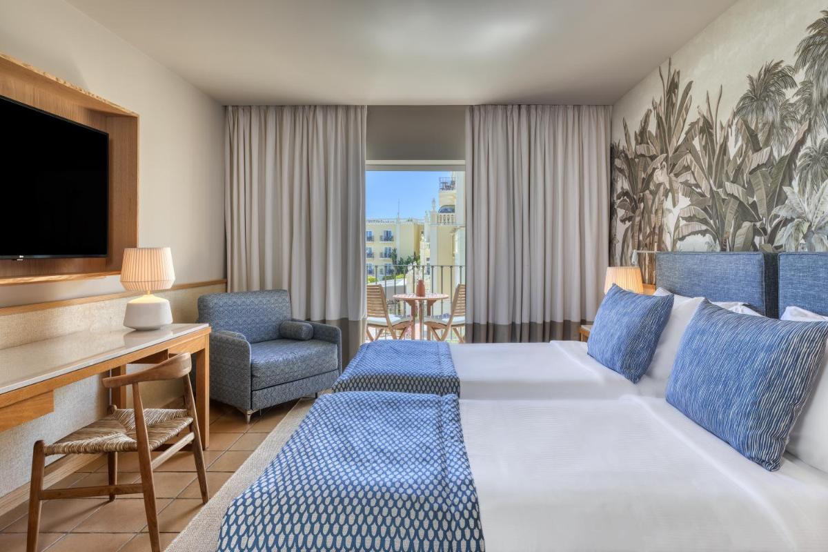 Uma cama ou camas num quarto em Domes Lake Algarve, Autograph Collection