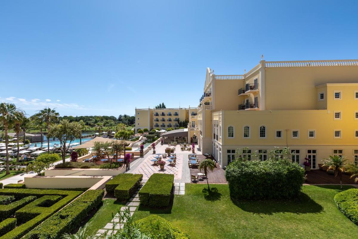 A piscina em ou perto de Domes Lake Algarve, Autograph Collection