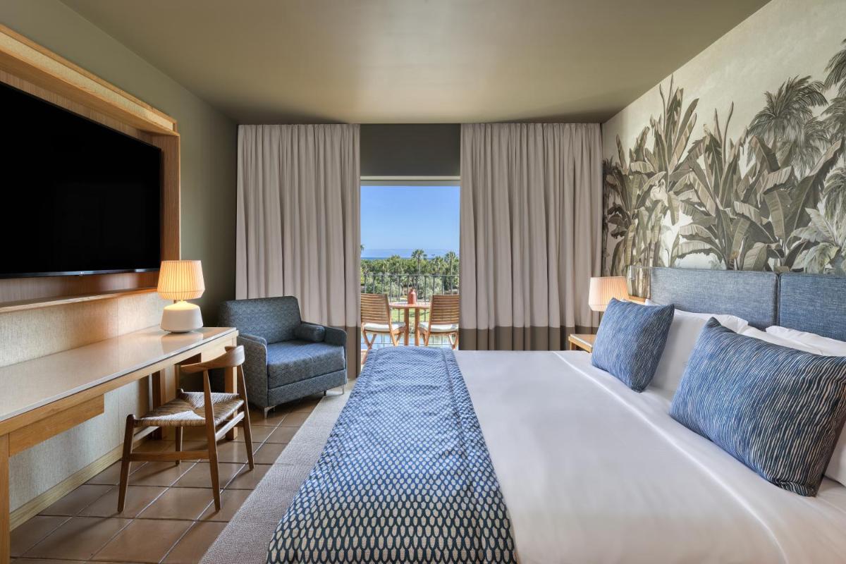 Uma cama ou camas num quarto em Domes Lake Algarve, Autograph Collection