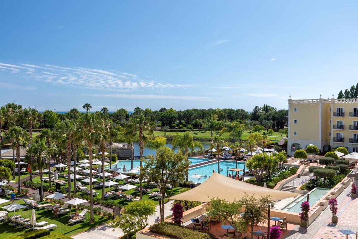A piscina em ou perto de Domes Lake Algarve, Autograph Collection