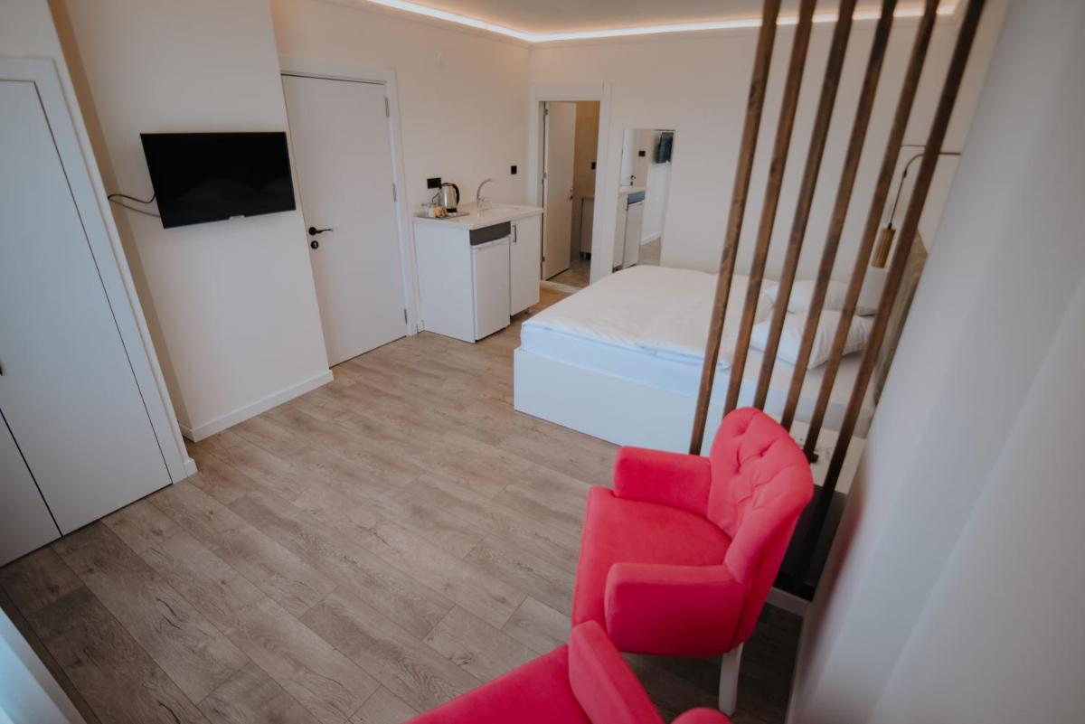 GOLDEN LIFE SUIT - Housity