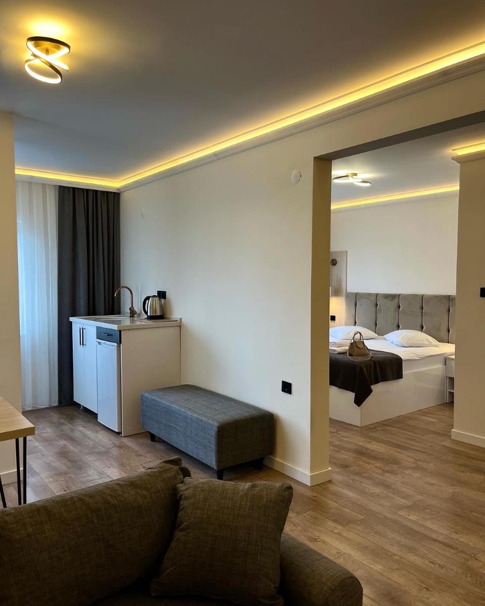 GOLDEN LIFE SUIT - Housity
