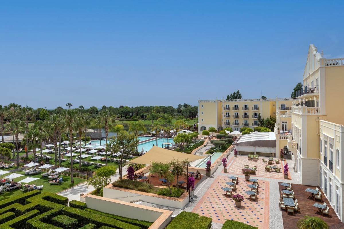 A piscina em ou perto de Domes Lake Algarve, Autograph Collection