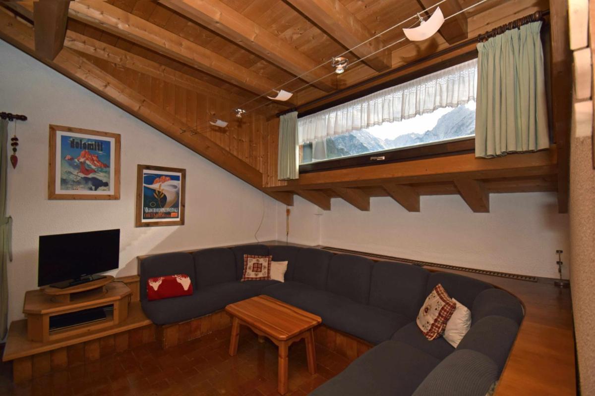 La Mansarda in the Dolomites Jacuzzi - Housity