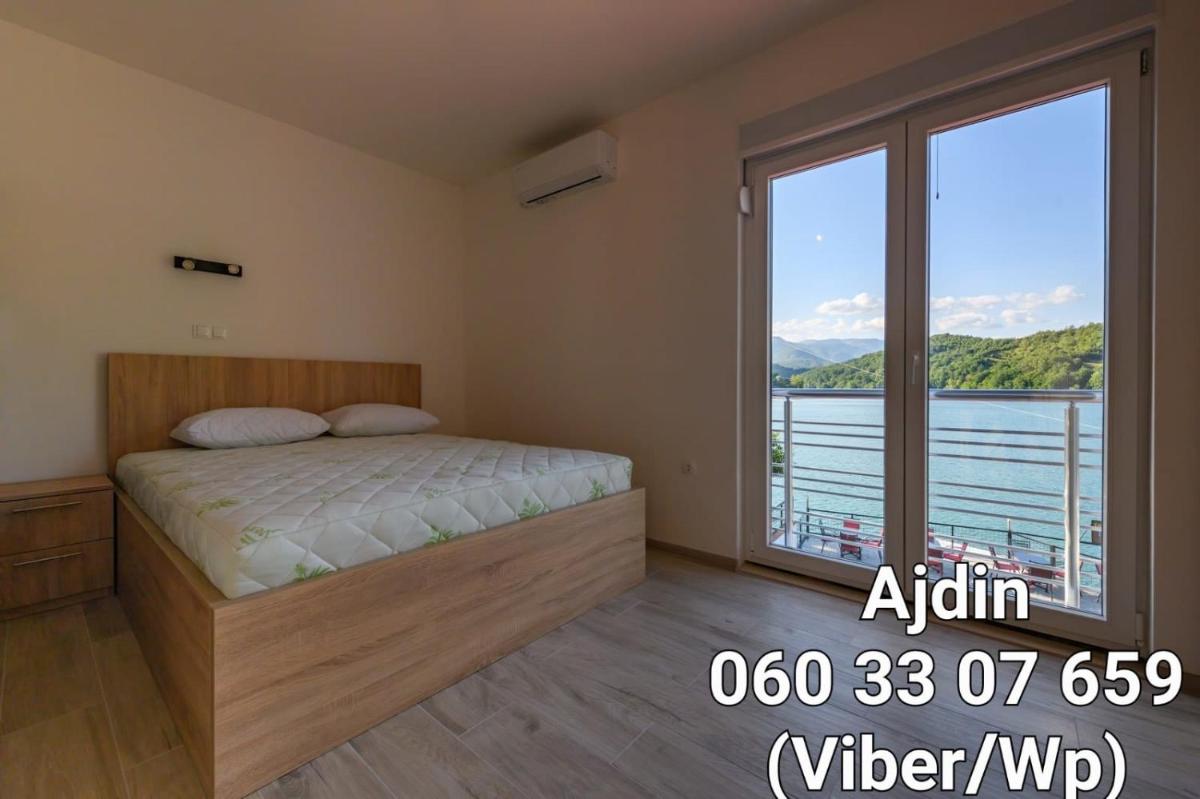 Lakeside Luxury Apartments - Housity