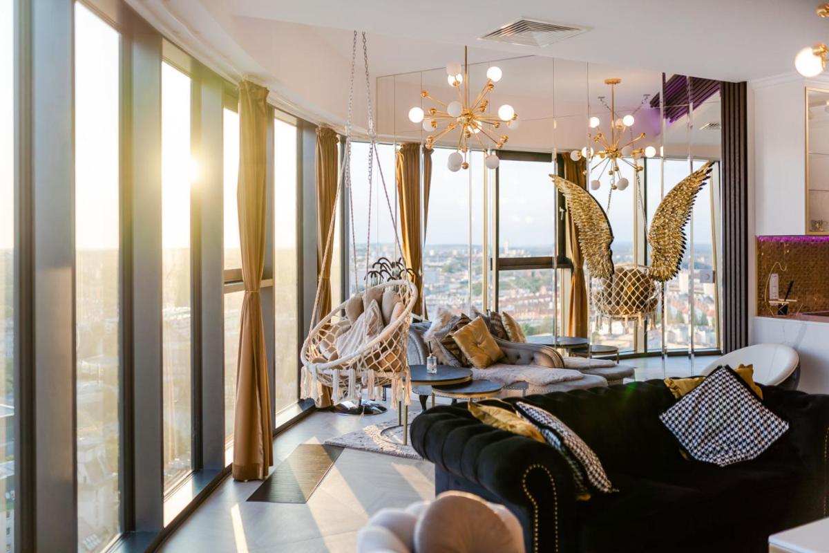 Hanza Tower GOLD-21 Deluxe 63m2 with Pool & Spa - Hizvo
