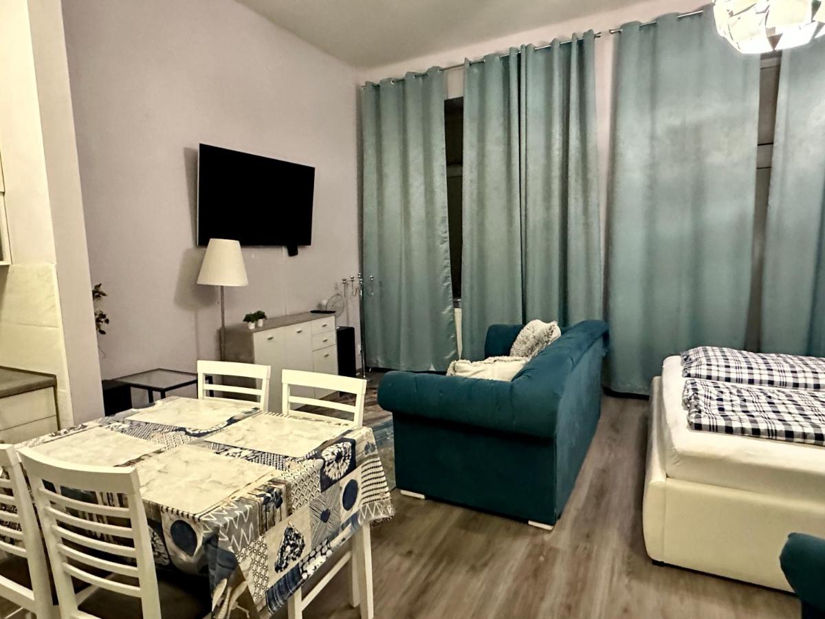 Kings main square Apartment - Housity
