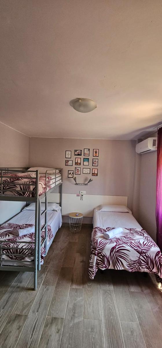 Hostal La Cabaña - Housity