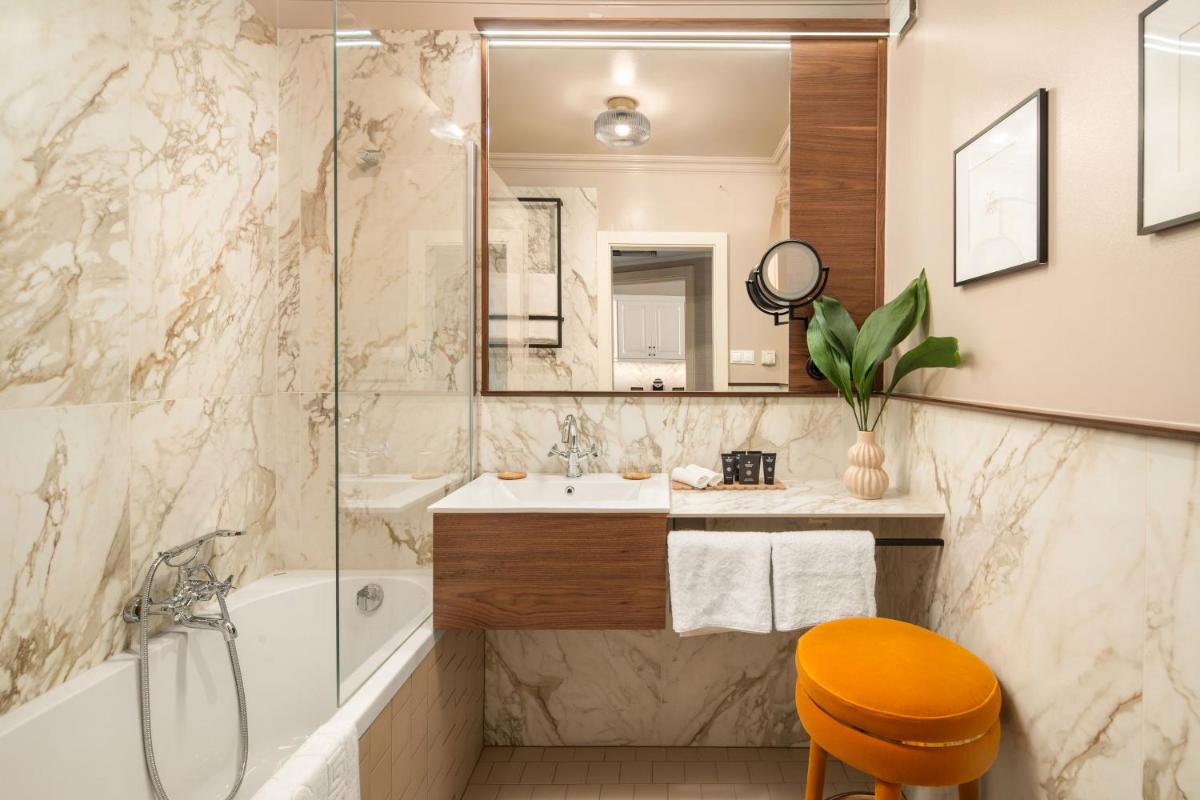 Suitetrails - Queen's Court Hotel & Residence