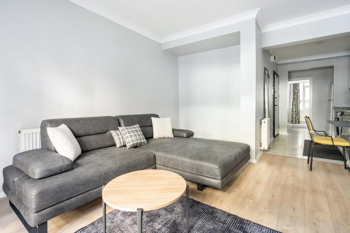 Lovely Apt w Balcony, 8 min to Forum Istanbul - Housity