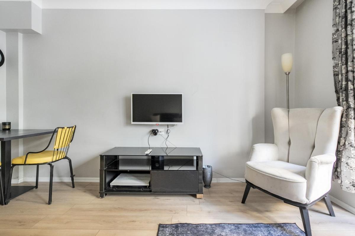 Lovely Apt w Balcony, 8 min to Forum Istanbul - Housity