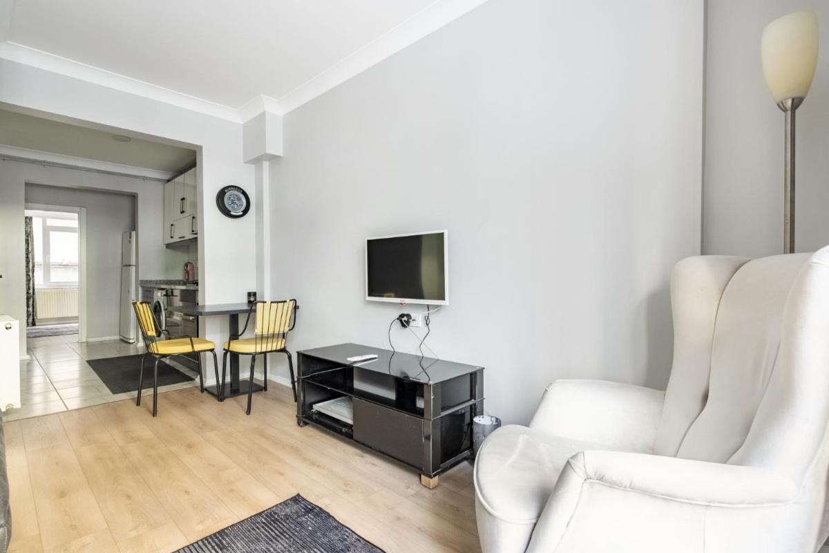 Lovely Apt w Balcony, 8 min to Forum Istanbul - Housity