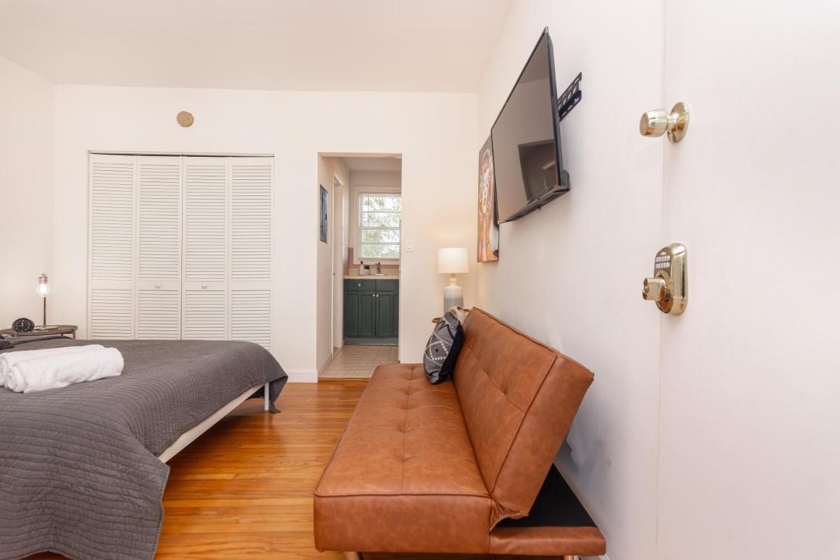 Suitetrails - Fort Lauderdale - Cozy Studio with Free Parking- 5 minutes to Las Olas Beach