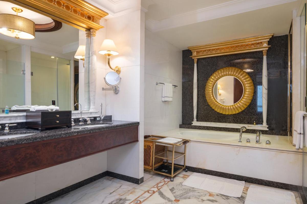 Regal Palace Hotel - Housity