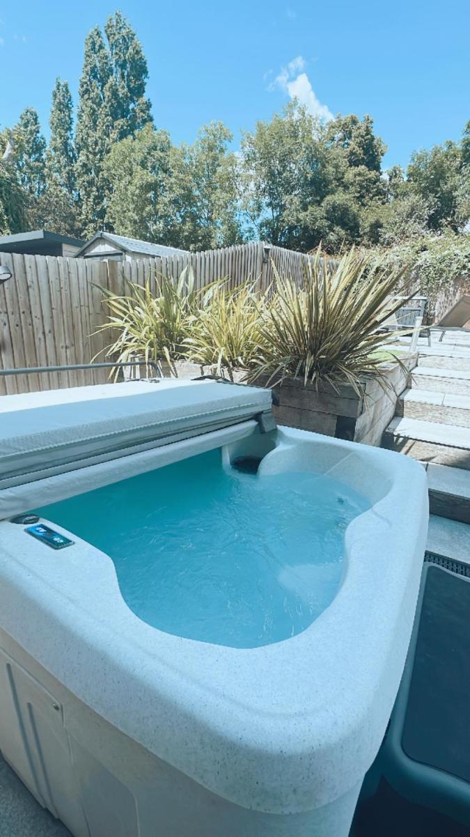 Solent Heights•Sea View•Hot Tub - Housity