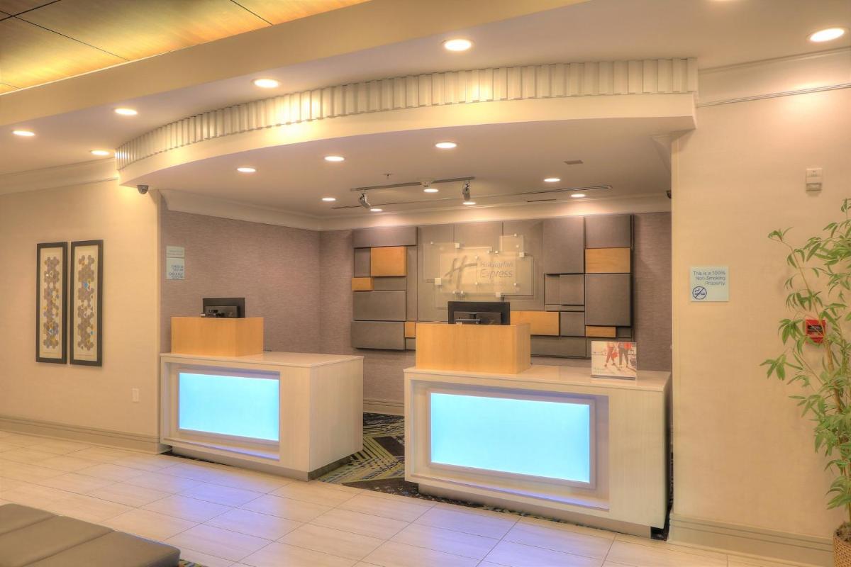 Holiday Inn Express Hotel & Suites Mobile Saraland by IHG - Housity