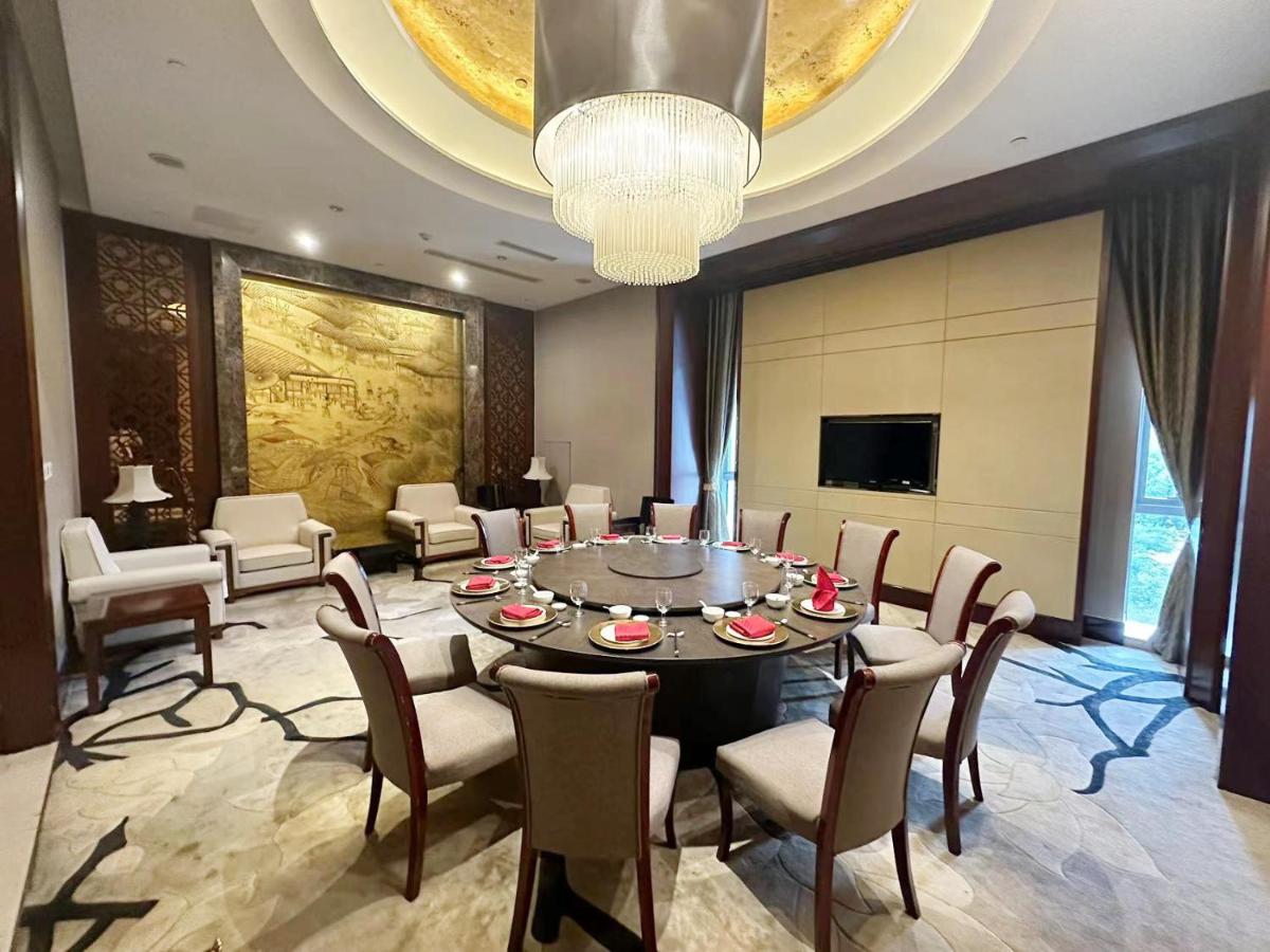 Sheraton Zhenjiang Hotel - Housity