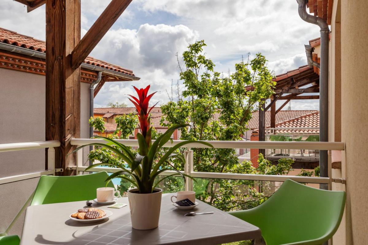 Balcon ou terrasse dans l'établissement Les bords de l'Aveyron