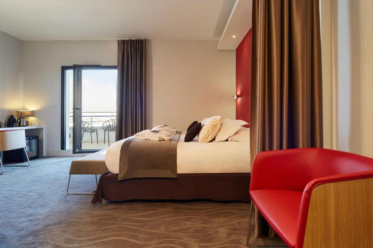 Un ou plusieurs lits dans un hébergement de l'établissement Kyriad Prestige Lyon Est - Saint Priest Eurexpo Hotel and SPA