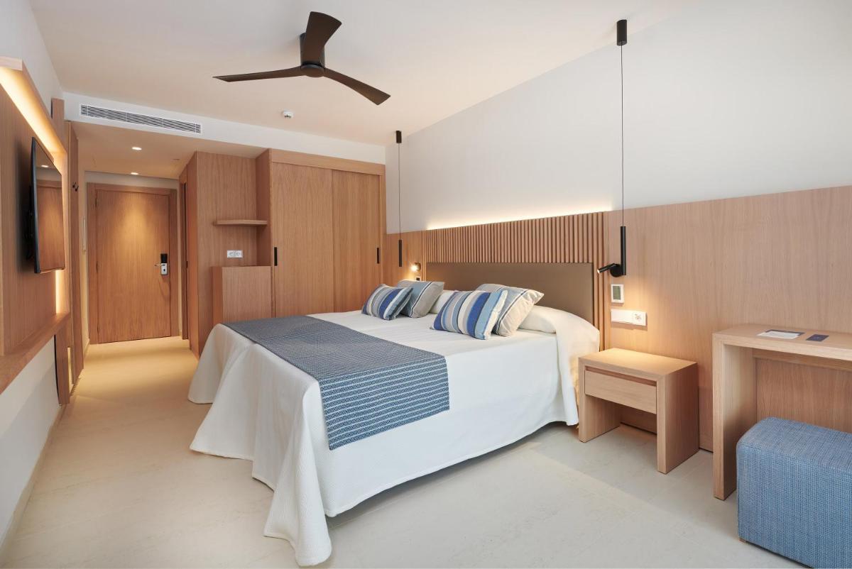 Cama o camas de una habitación en Hipotels Mediterraneo Hotel - Adults Only