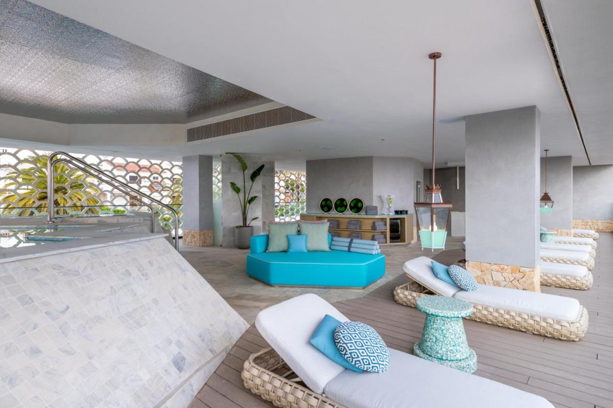 Uma área de estar em W Residences Algarve