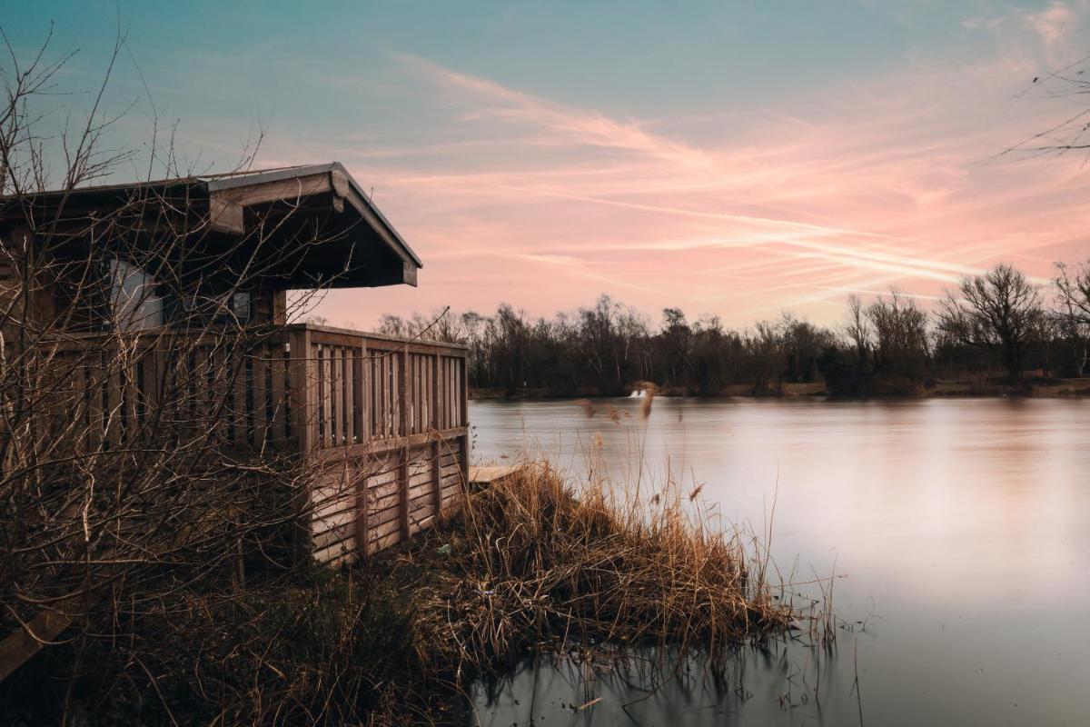 Woodlakes Park By Liv Retreats - Housity