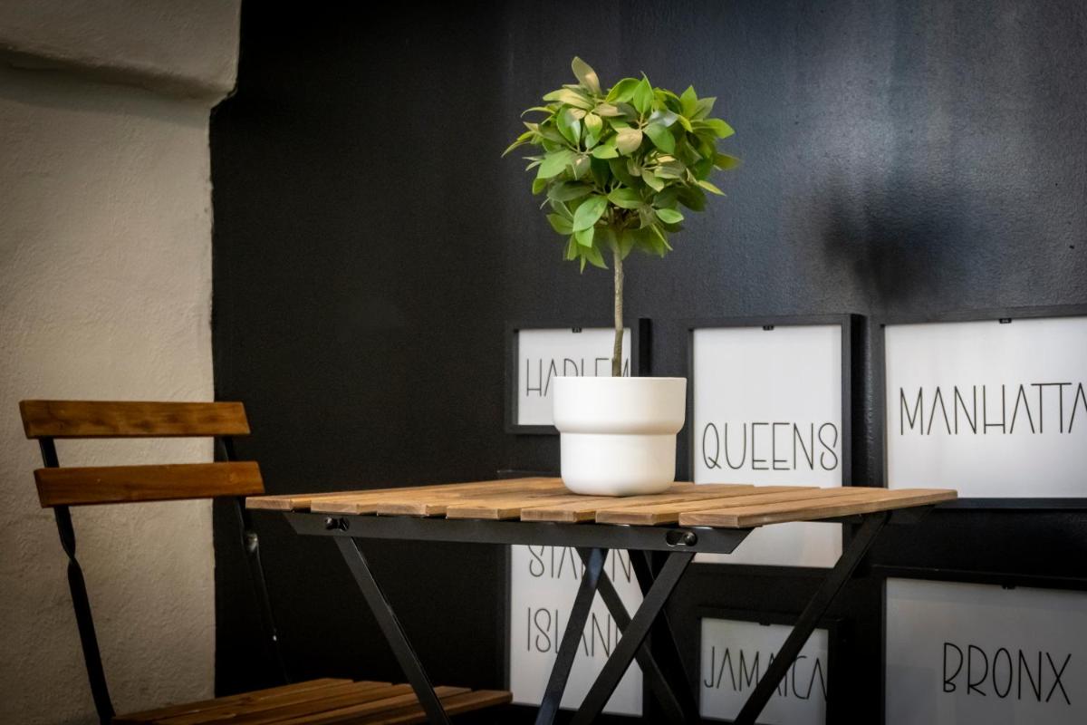 Superbe appartement avec Patio - Housity