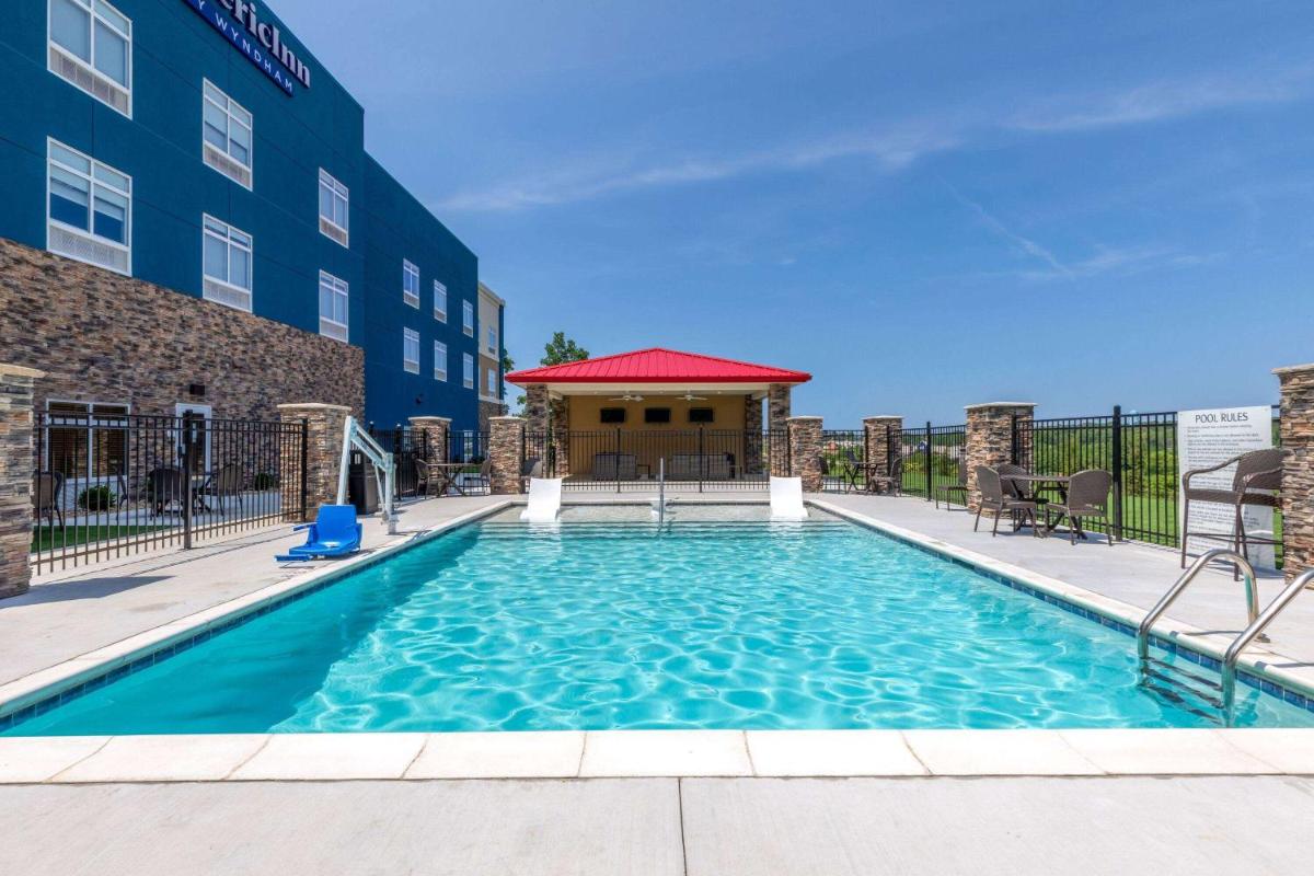 AmericInn by Wyndham Mountain Home - Housity