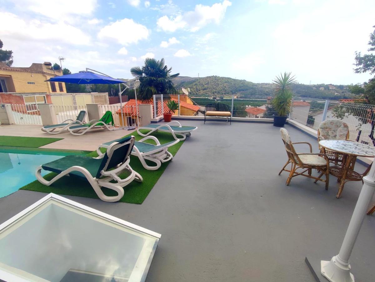 Suitetrails - VILLA FALCONERA APARTAMENTS, GANDIA a las faldas de la montaña