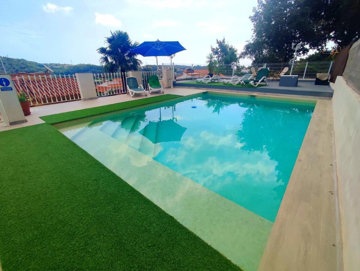 Suitetrails - VILLA FALCONERA APARTAMENTS, GANDIA a las faldas de la montaña