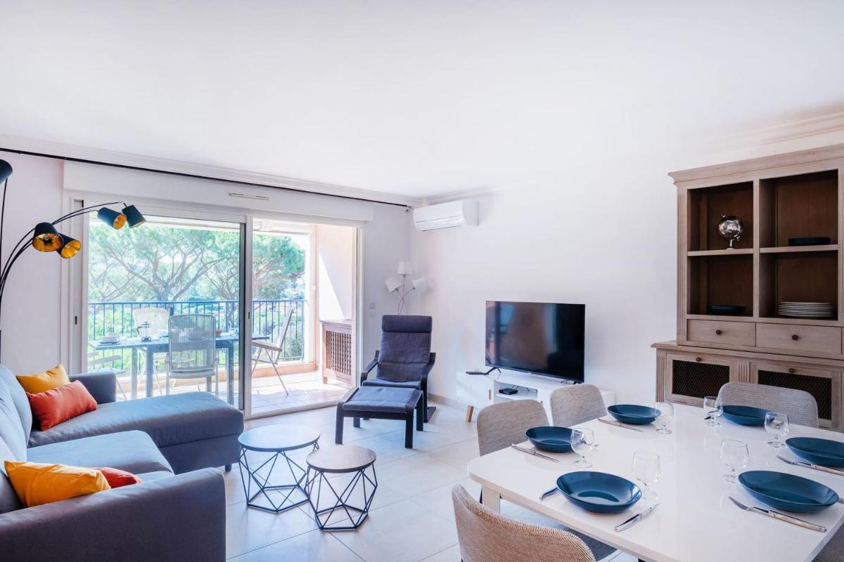 Bright cocoon with pool and sea view - Housity