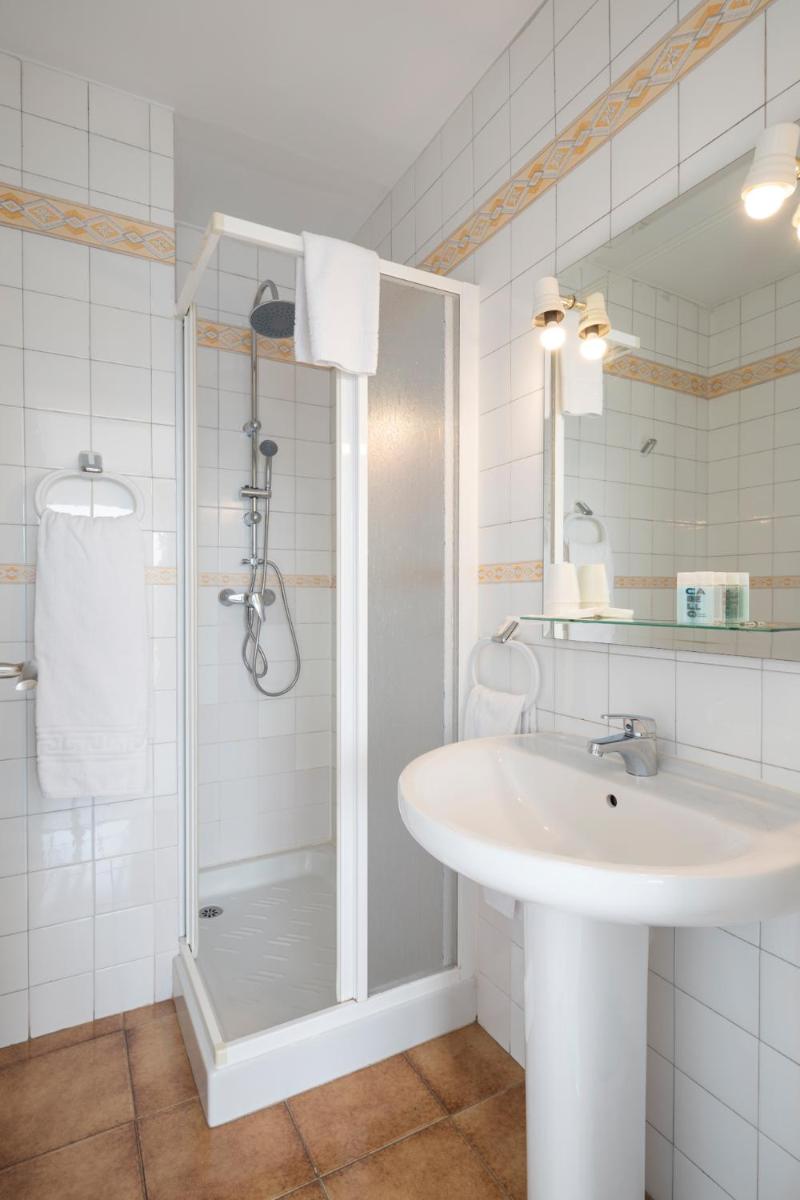 Hotel Alda Camiño Inglés - Housity