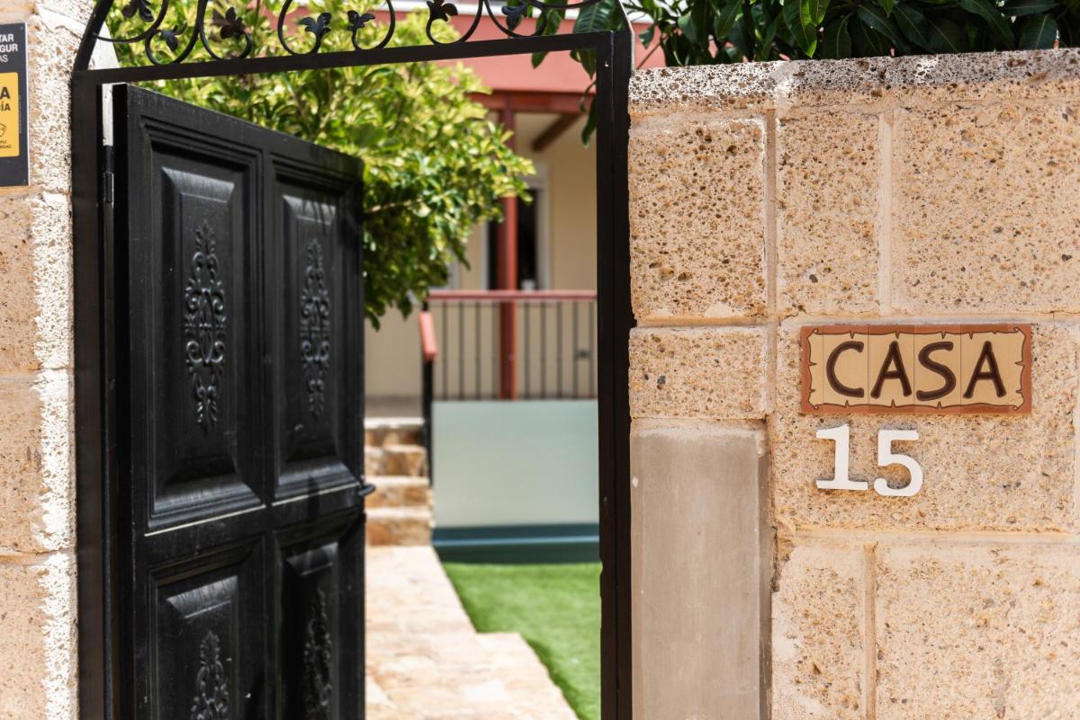 Comfortable 4-Bedroom Villa with Private Gardens - Housity