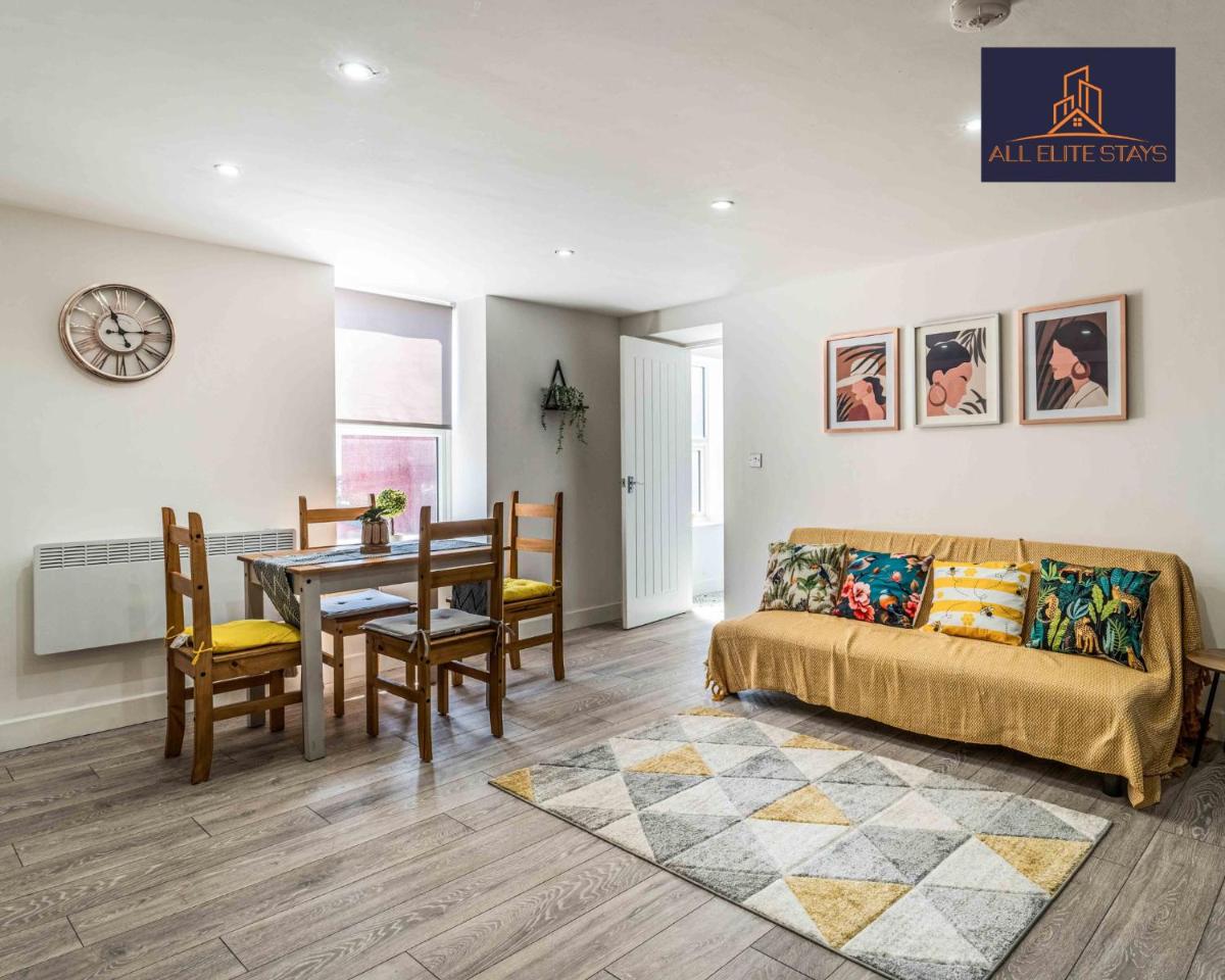 Swan House Apartment 5 - 2 Bed Apartment - Sleeps 6 - Free Parking - Liverpool - close to city centre - By ALL ELITE STAYS - Housity