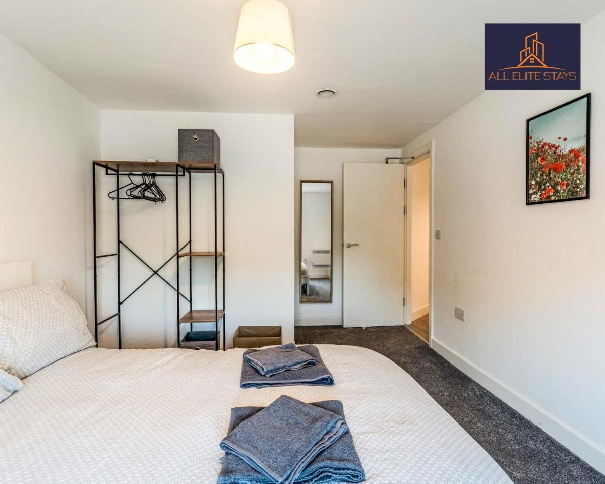Swan House Apartment 5 - 2 Bed Apartment - Sleeps 6 - Free Parking - Liverpool - close to city centre - By ALL ELITE STAYS - Housity