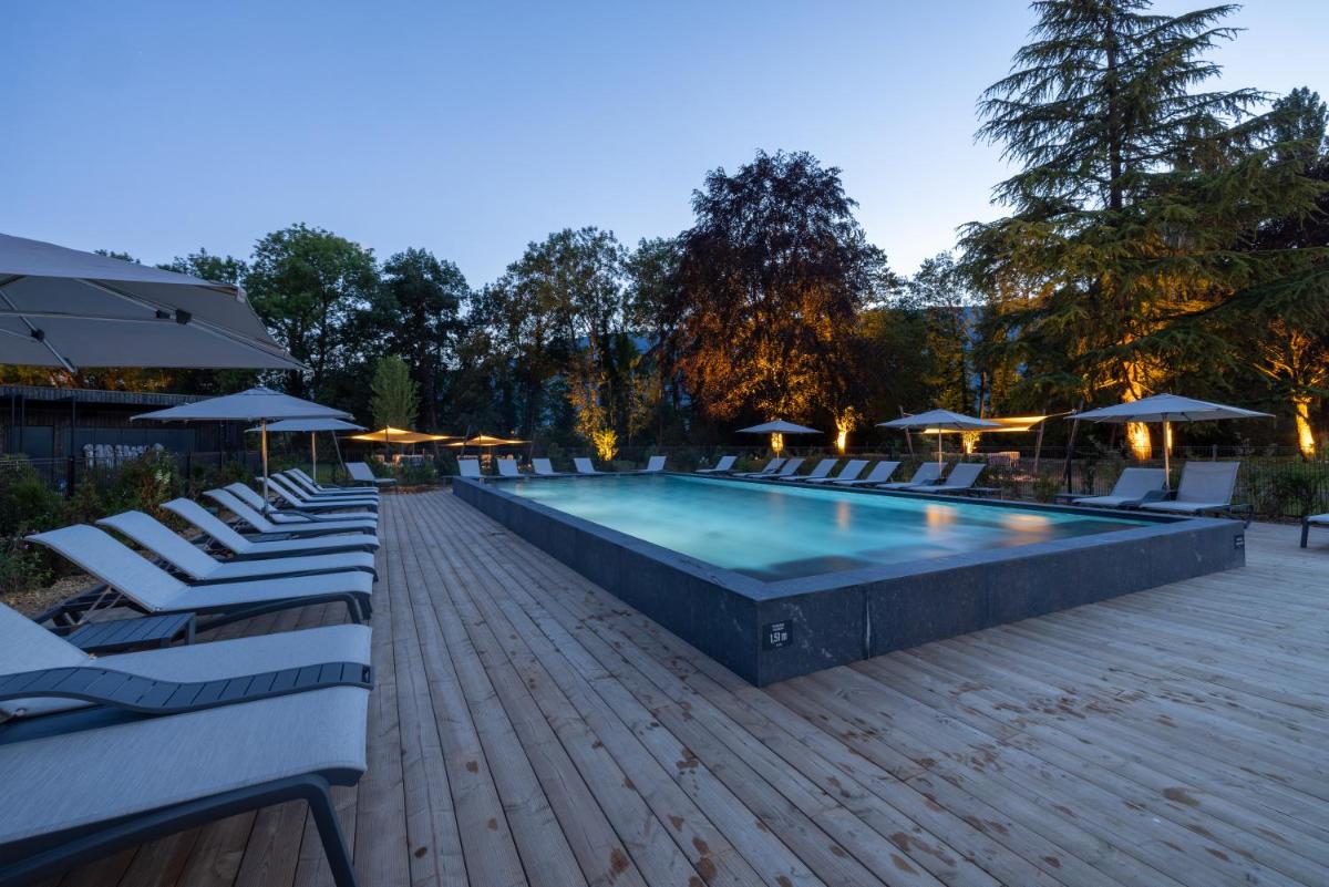 Piscine de l'établissement Miura ou située à proximité