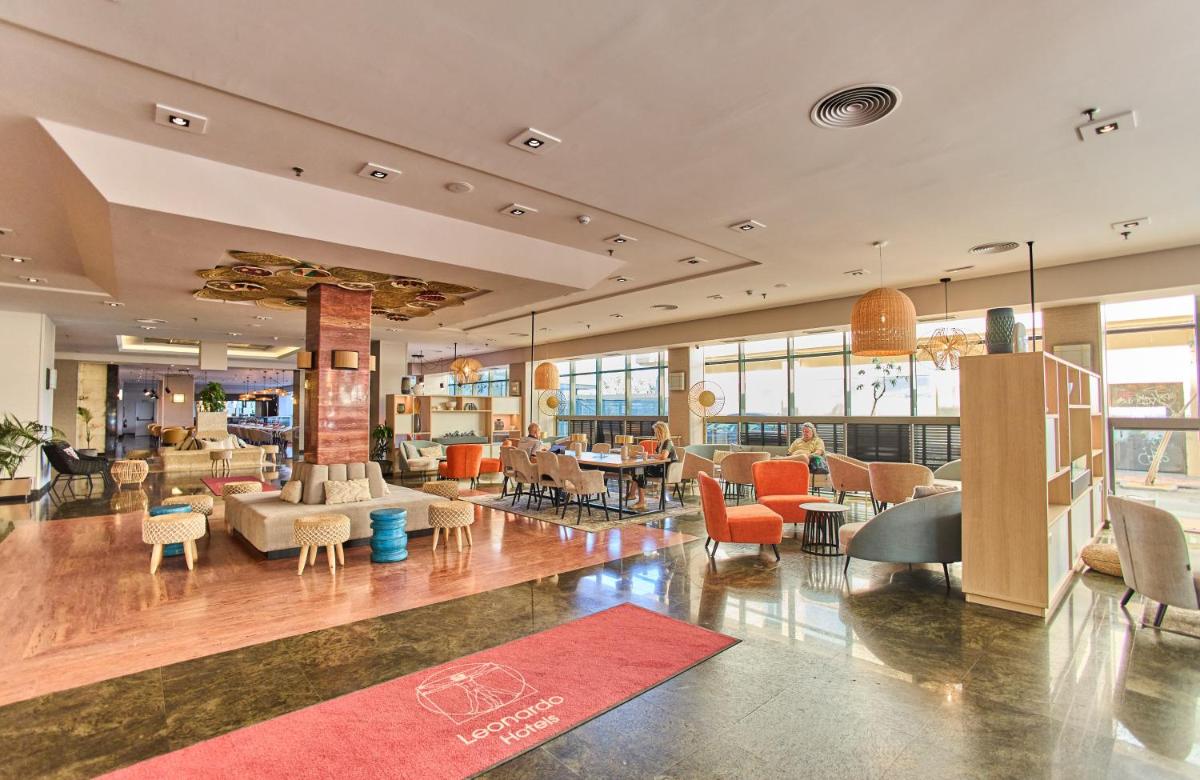 Zona de estar de Leonardo Hotel Fuengirola Costa del Sol