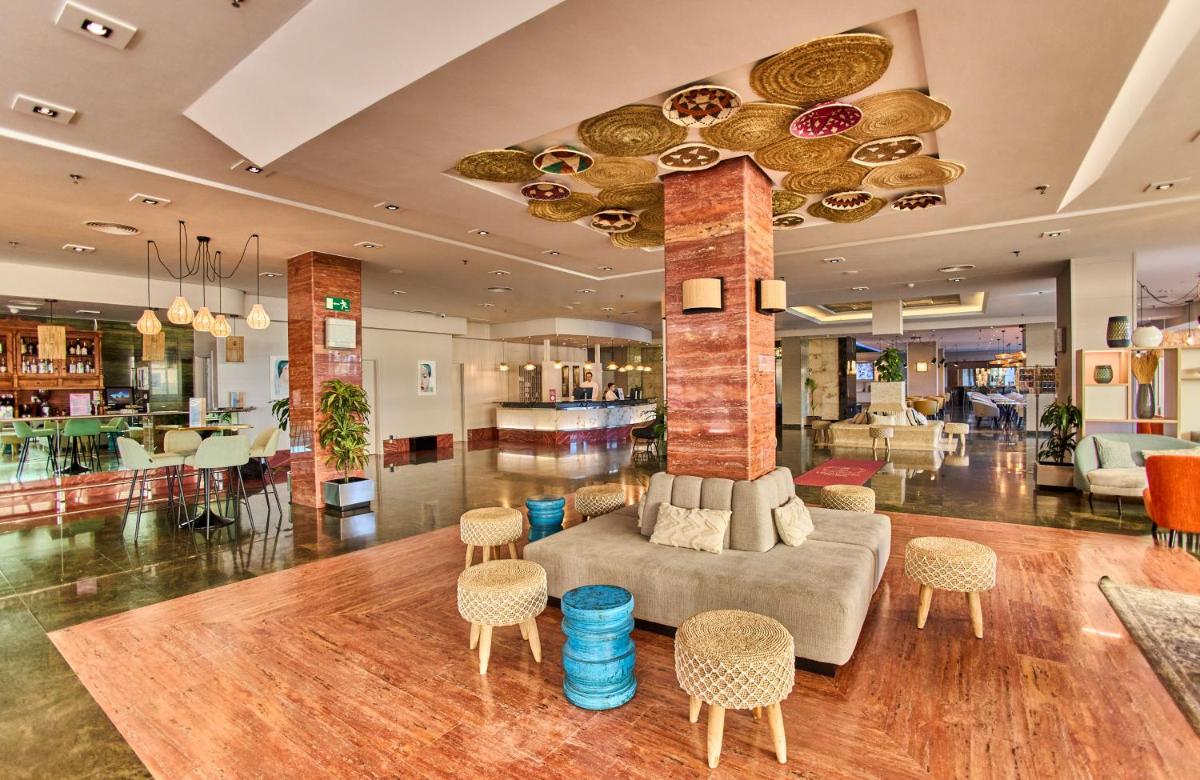Zona de estar de Leonardo Hotel Fuengirola Costa del Sol