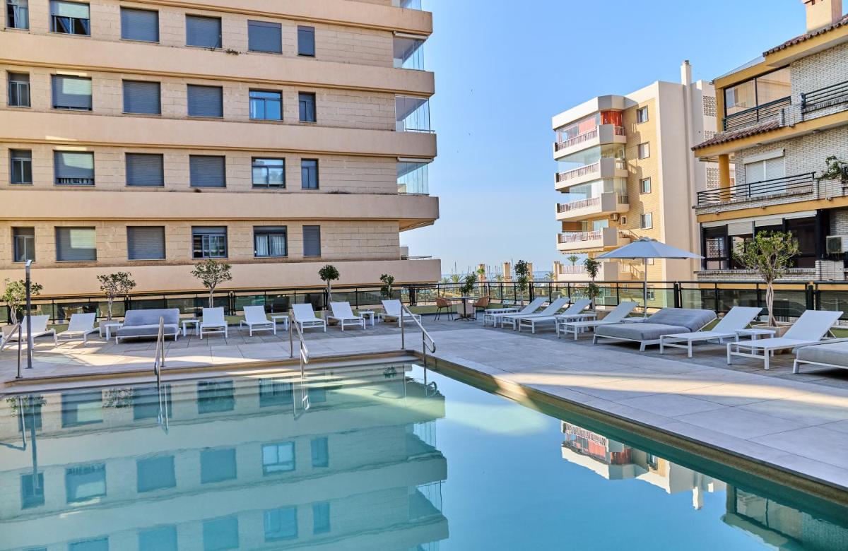 Piscina en o cerca de Leonardo Hotel Fuengirola Costa del Sol