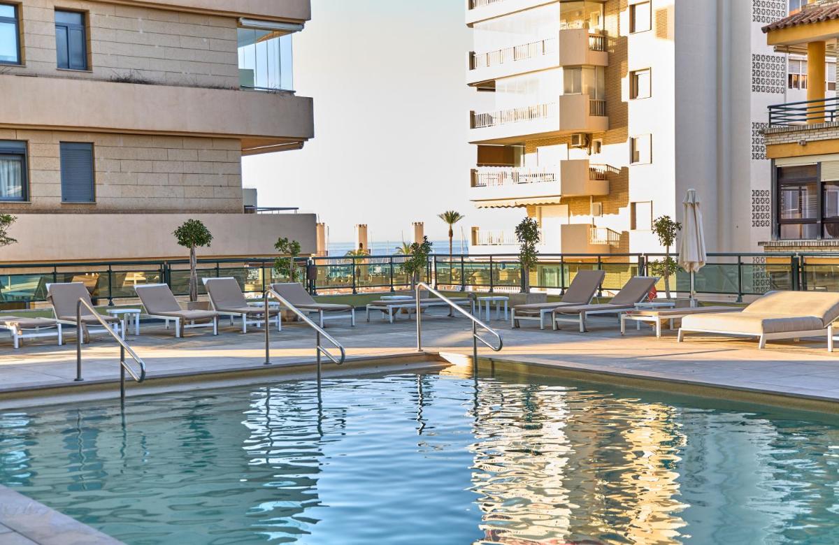 Piscina en o cerca de Leonardo Hotel Fuengirola Costa del Sol