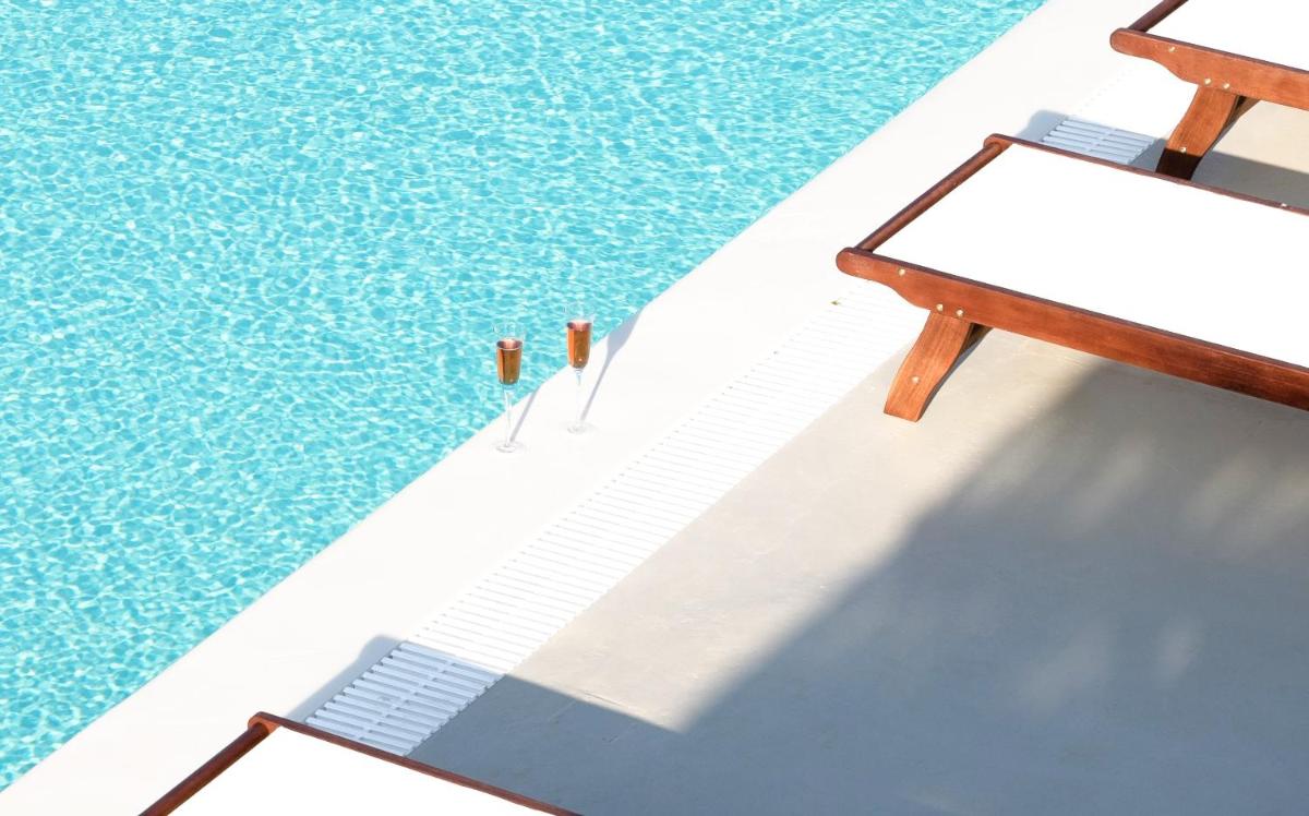 DIPOLIS luxury apartments Syros - Housity