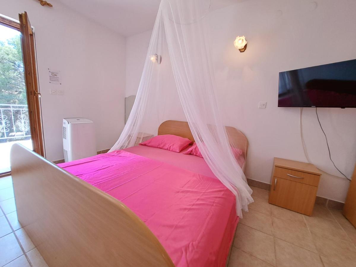 Apartments 1000 Flowers - Housity