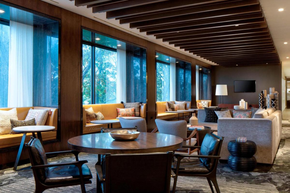 New York LaGuardia Airport Marriott - Housity