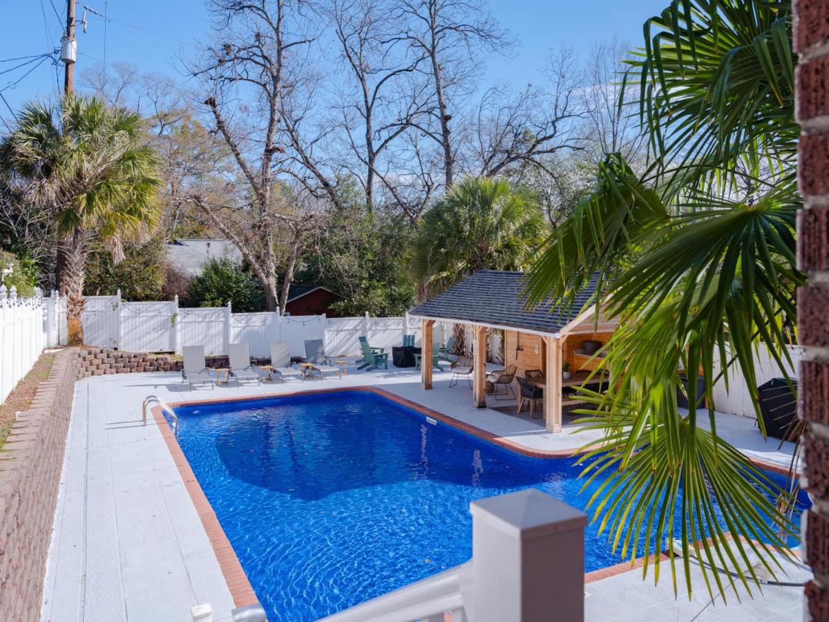 Cola's Hideaway Pool House with optional Heated Pool & Resort-Style Outdoor Oasis - Housity