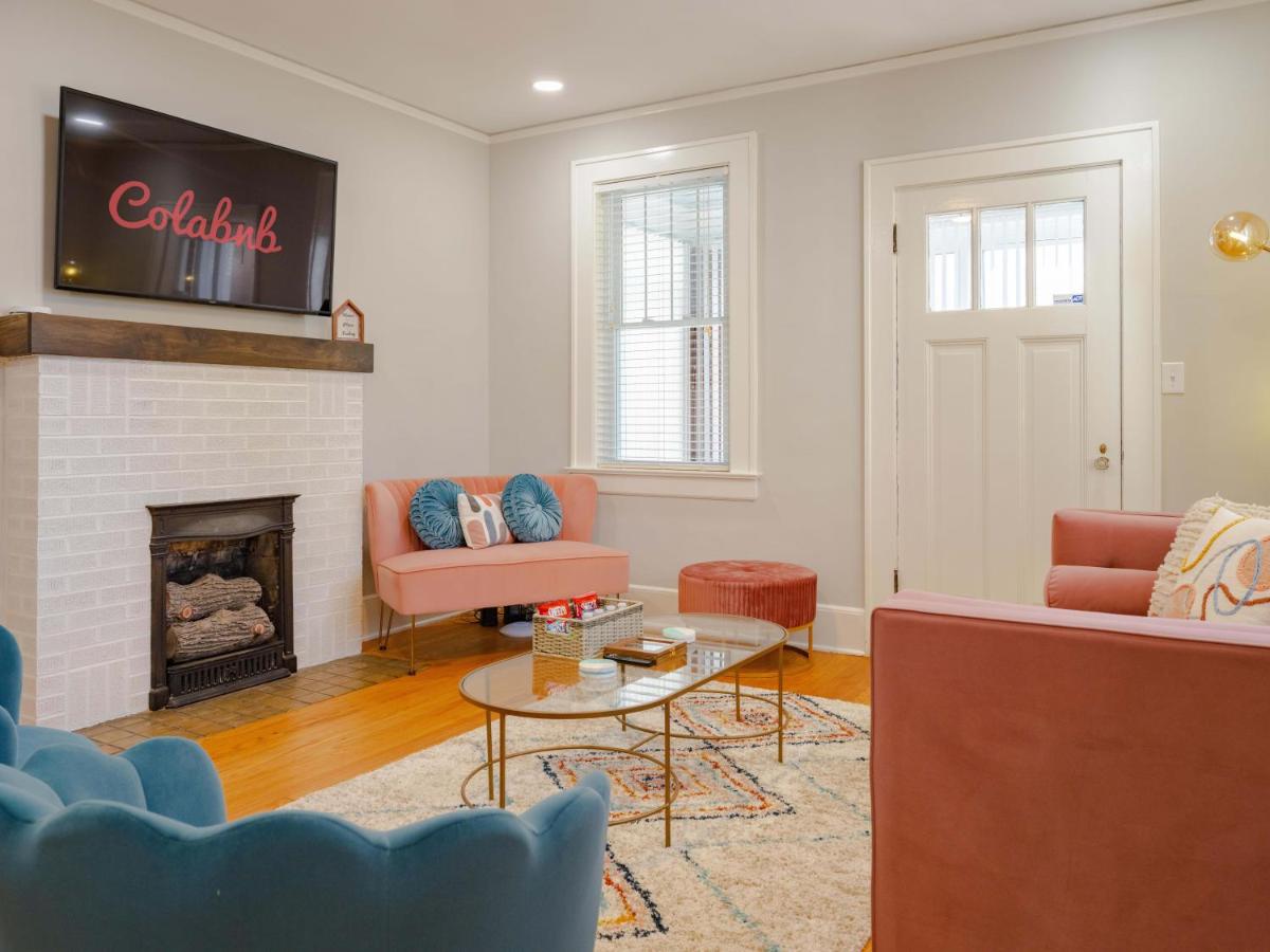 Cola's Hideaway Pool House with optional Heated Pool & Resort-Style Outdoor Oasis - Housity