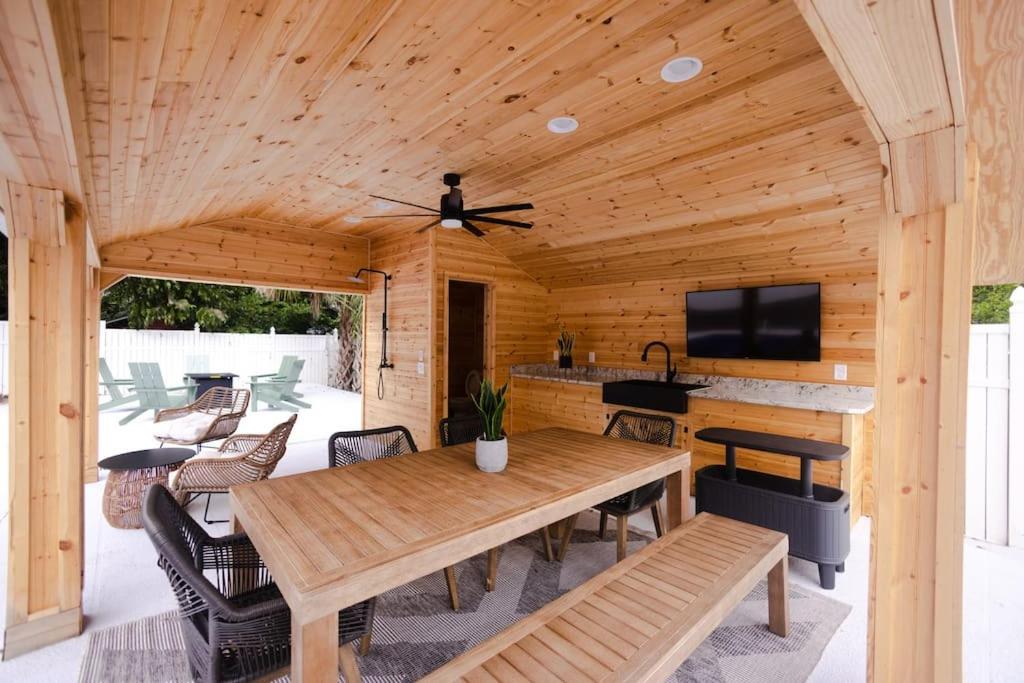 Cola's Hideaway Pool House with optional Heated Pool & Resort-Style Outdoor Oasis - Housity