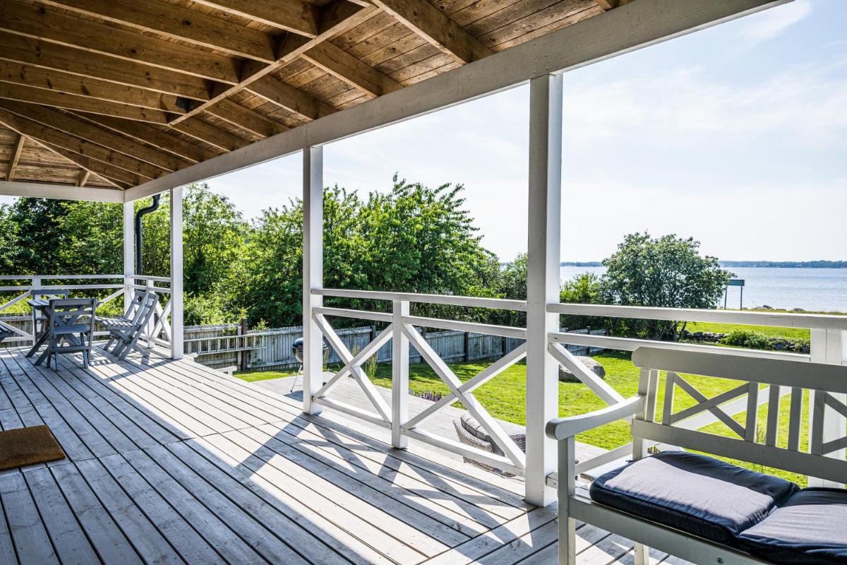 Exclusive tranquil villa by the sea, boat available - Housity