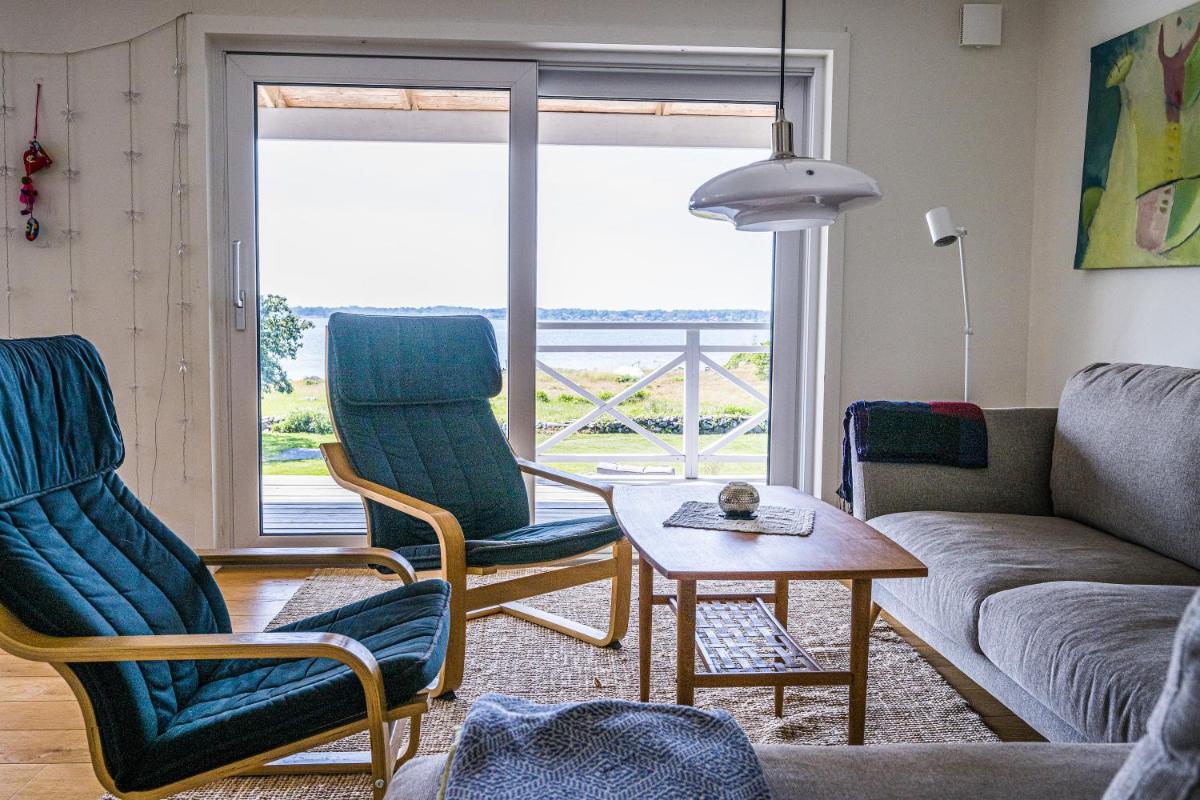 Exclusive tranquil villa by the sea, boat available - Housity